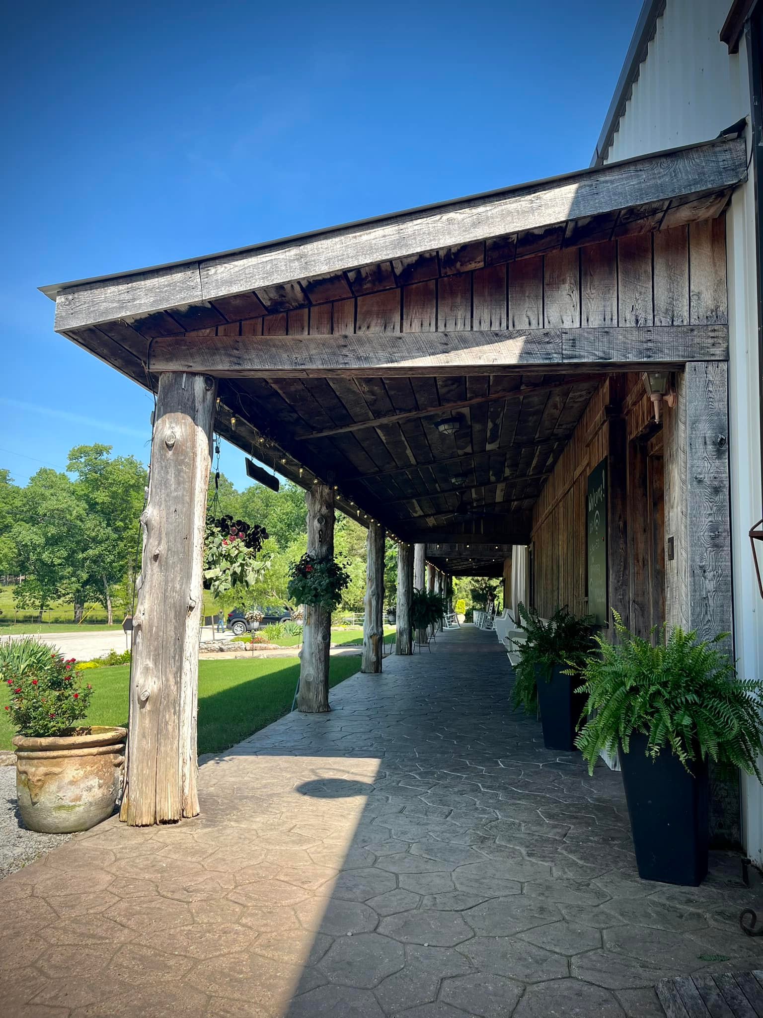 347403033_272279725191060_1262697603489421395_n stonecreek ranch porch