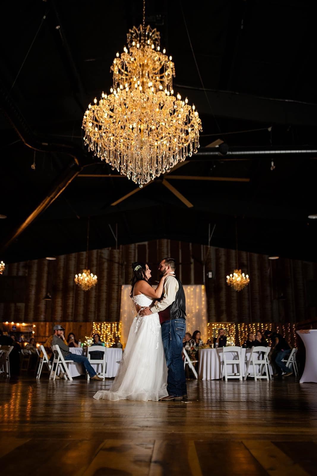 417574064_877237517742183_4176175332636129762_n bride and groom's first dance under chandelier