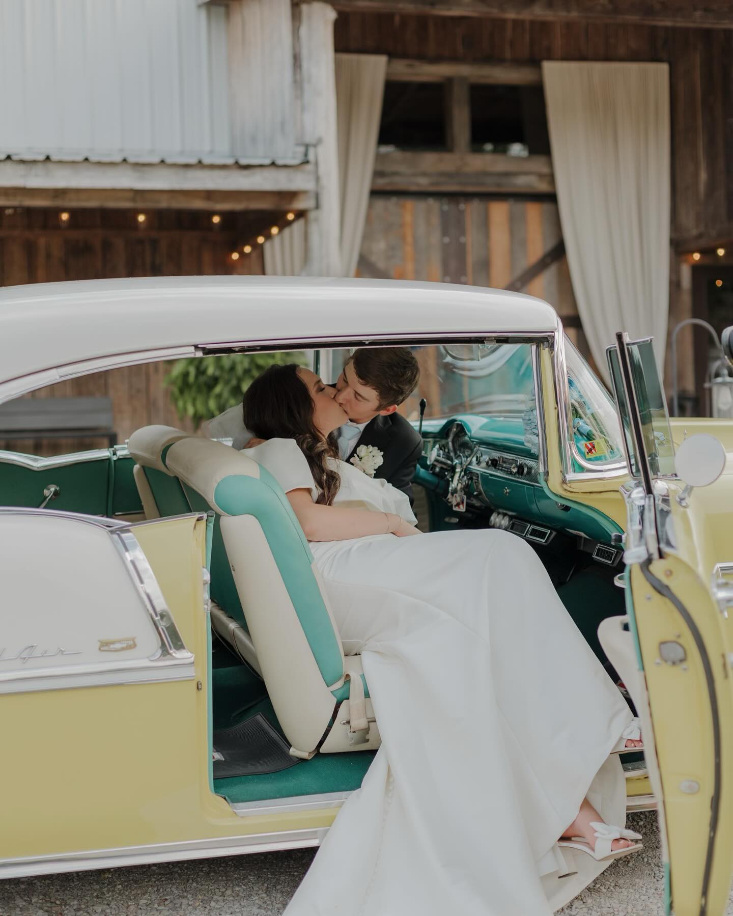 453320160_1020621896737077_6714001825863439682_n bride and groom kissing in antique car