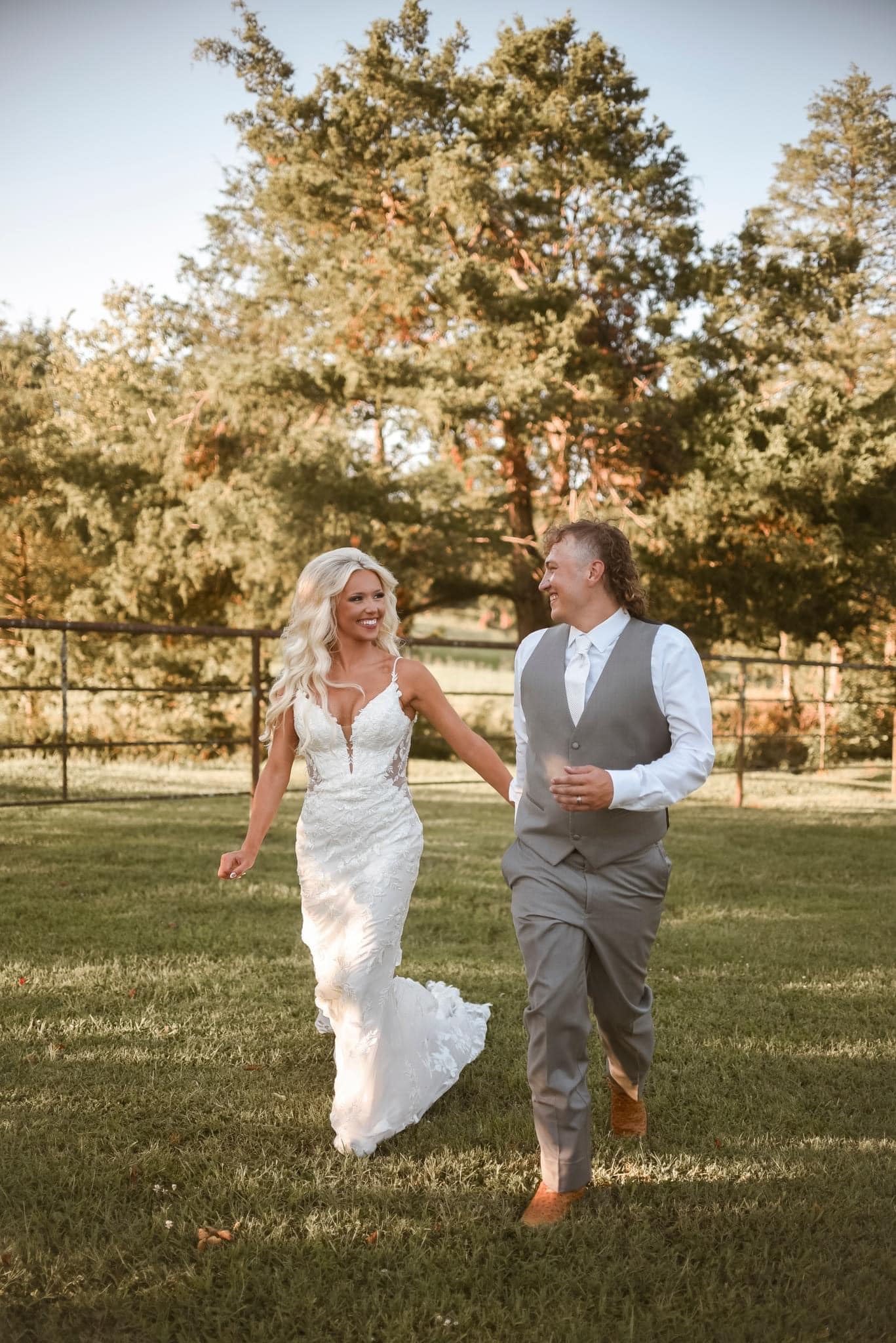 456021120_1036667388465861_3719280105199406059_n bride and groom running through field