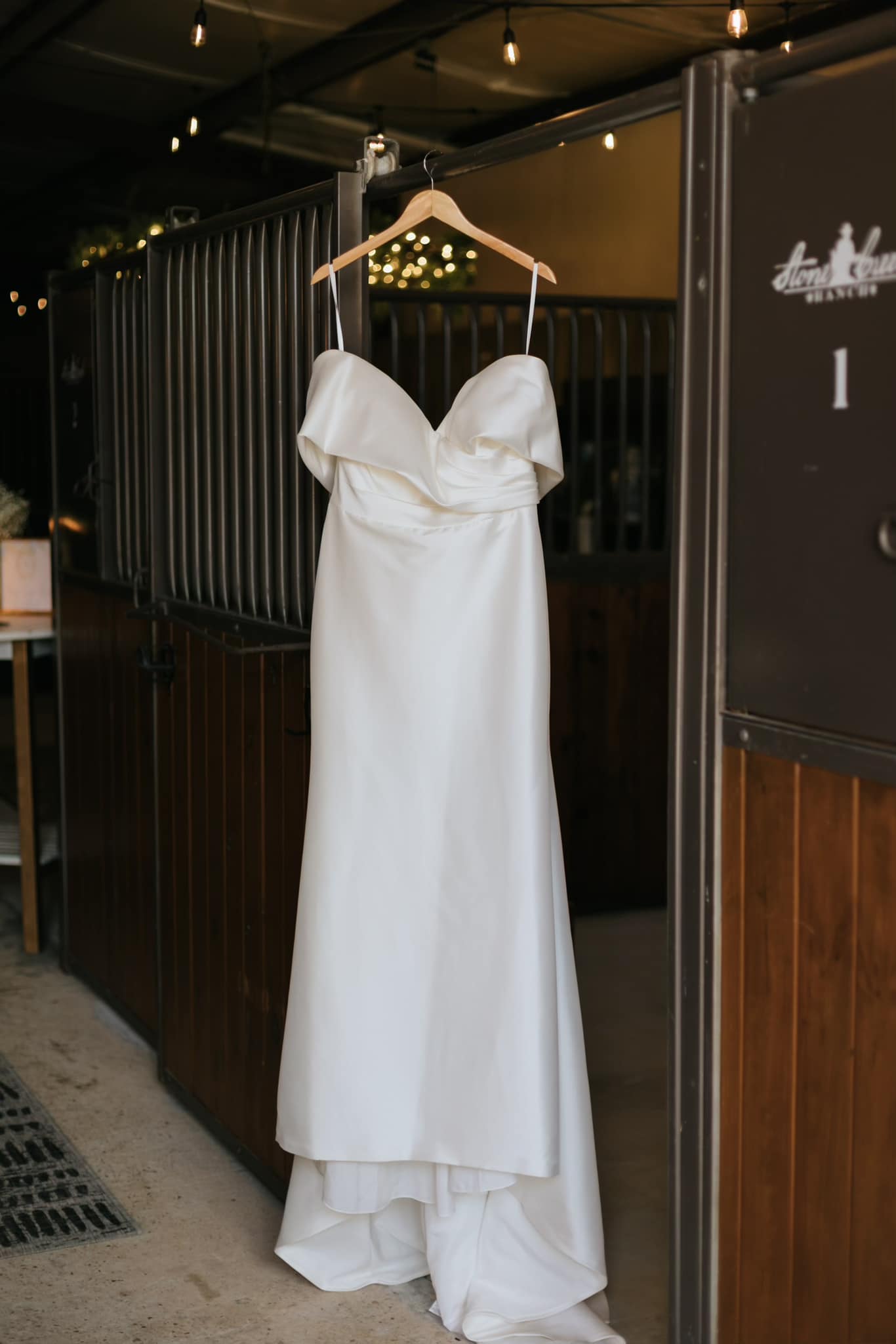 459578602_1057097083089558_6291665784132797690_n wedding gown