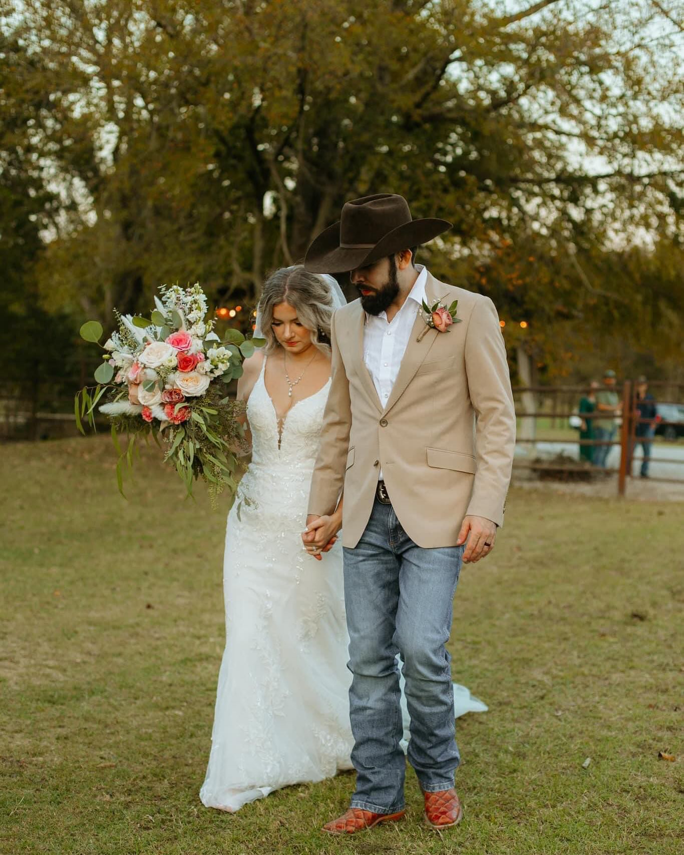 465054526_1099639585501974_7615872833674297482_n bride and groom walking