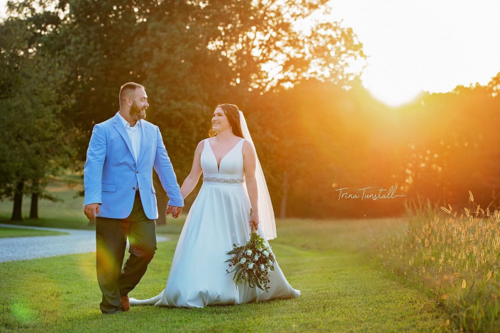 wedding4-251964.705.470 bride and groom at sunset